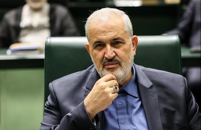 وزیر نیرو، تعطیل یا طرفدار تعطیلی؟!  <img src="/images/video_icon.png" width="16" height="16" border="0" align="top">